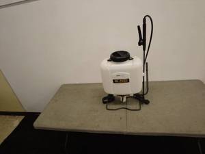 lot 52 image: BE Agriease Backpack Sprayer