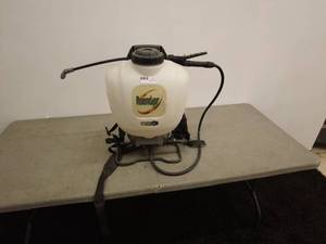 lot 53 image: Roundup Backpack Sprayer