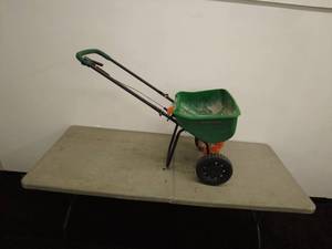 lot 57 image: Scotts Lawn Pro Broadcast Spreader