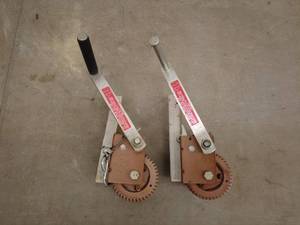 lot 80 image: Dutton-Lainson Company DL800 and DL500 Manual Winches
