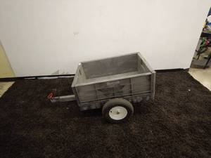 lot 134 image: Rubbermaid Utility Cart with Pull Handle