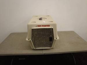 lot 163 image: Pet Porter Dog Carrier Crate