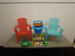 lot 173 image: Outdoor Kids Chairs and Toy Shopping Cart Set