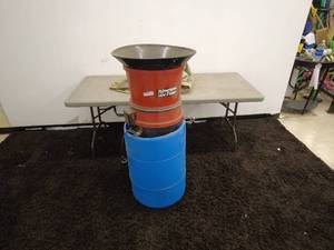 lot 10 image: Flowtron Electric Leaf Eater