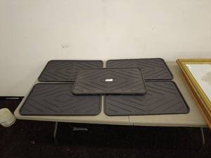lot 186 image: Set of 5 Rubber Floor Mats