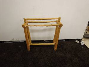 lot 198 image: Rustic Wooden Blanket Rack
