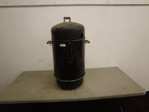 lot 42 image: Brinkmann Gourmet Charcoal Smoker