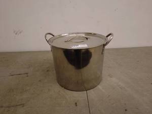 lot 47 image: Large Stainless Steel Stock Pot with Lid