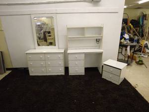 lot 204 image: White Bedroom Furniture Set with Mirror and Desk