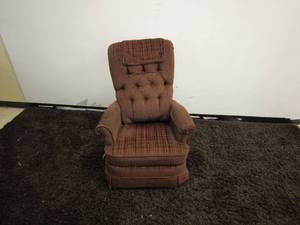 lot 207 image: Vintage Brown Upholstered Recliner Chair