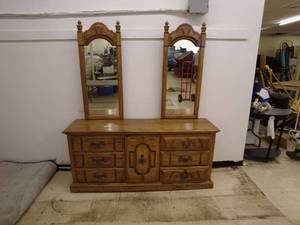 lot 208 image: Vintage Oak Dresser with Tri-Fold Mirror
