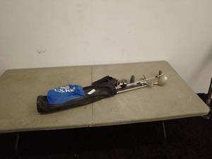lot 217 image: U.S. Kids Golf Club Set with Carrying Bag