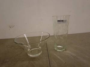lot 235 image: Lot of 2 Glass Items Etched Floral Vase and Clear Bowl