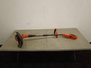 lot 279 image: Black & Decker GrassHog String Trimmer