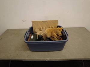 lot 288 image: Assorted Animal Figurines and Wooden Crafts Lot