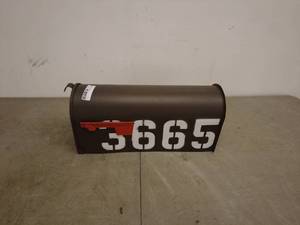 lot 293 image: Metal Mailbox