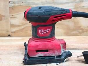 lot 18 image: Used Milwaukee 14 Sheet Sander Model # 6033-21 (Tested And Works)