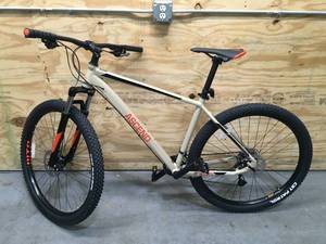 lot 1 image: Ascend Zion Hardtail 29 Mountain Bike Size Large Model # R2528LGBPS