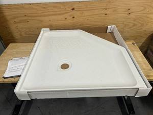 lot 140 image: AMERICAN STANDARD Ovation Curve 38 in. L x 38 in. W Corner Shower Pan Base with Center Drain in Arctic White