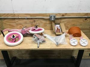 lot 14 image: JoyStar Pink childrens bicycle