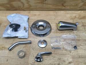 lot 127 image: Lot of 2 - Kohler bath trim kits