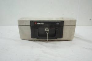lot 27 image: Sentry 1100 Safe with Key