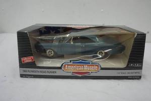 lot 48 image: New in Box 1969 Plymouth Road Runner 118 Scale, Die Cast Metal