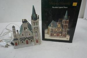 lot 50 image: Christmas Decor Dickens Keepsake Porcelain Lighted House