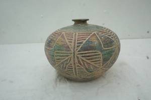 lot 70 image: Round Vase