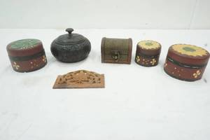lot 76 image: Home Decor, 4 Light Wood Trinket holders