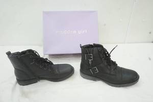 lot 79 image: Womens 9.5M Madden Girl Black Boots