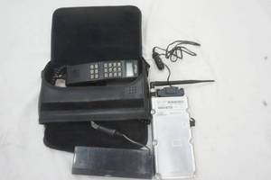lot 81 image: Vintage Car Cell Phone
