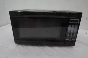 lot 141 image: Walmart Microwave