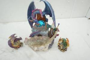 lot 173 image: Home decor Dragons