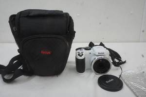 lot 212 image: Kodak Pixpro Battery Operated Camera, USB port and Carrying Case