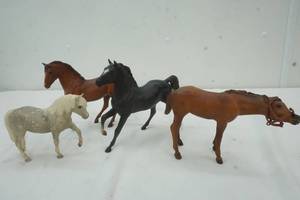 lot 227 image: Breyer toy horses