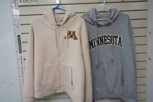 lot 260 image: Womens L & XL Clothing