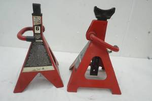 lot 269 image: Big Red 6 Ton Jack Stand