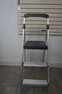 lot 271 image: Aluminum Step Ladder
