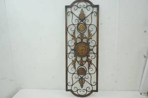 lot 273 image: Home Decor Wall Hanging