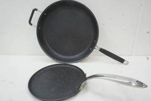 lot 275 image: Two granite fleck frying pans