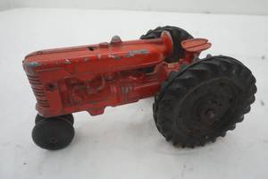 lot 291 image: Vintage Red Cast metal Tractor