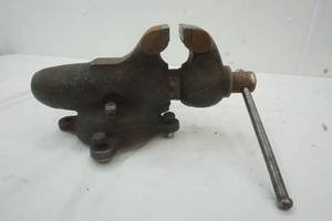 lot 314 image: Wilton Bench Vise