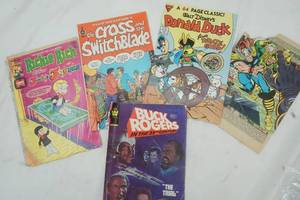 lot 322 image: 5 Comics Buck Rogers, Richie Rich, Donald Duck