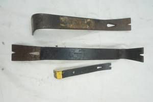 lot 347 image: Hand Tools 3 Different Pry bars