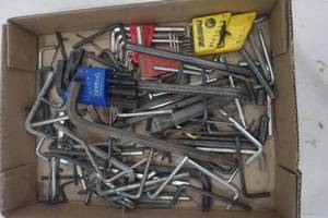 lot 360 image: Variety of Metric tools