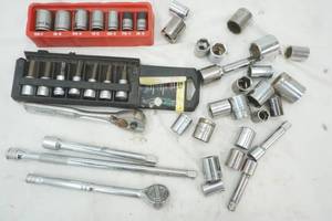 lot 384 image: Socket wrench and sockets