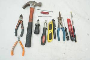 lot 397 image: Hand Tools Hammer, Utility knife and more