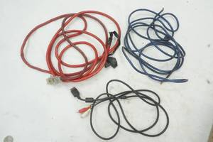 lot 402 image: Wires (length unknown) and Radio adapter