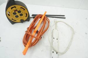 lot 404 image: Extension Cords, Power Bar, extension holder